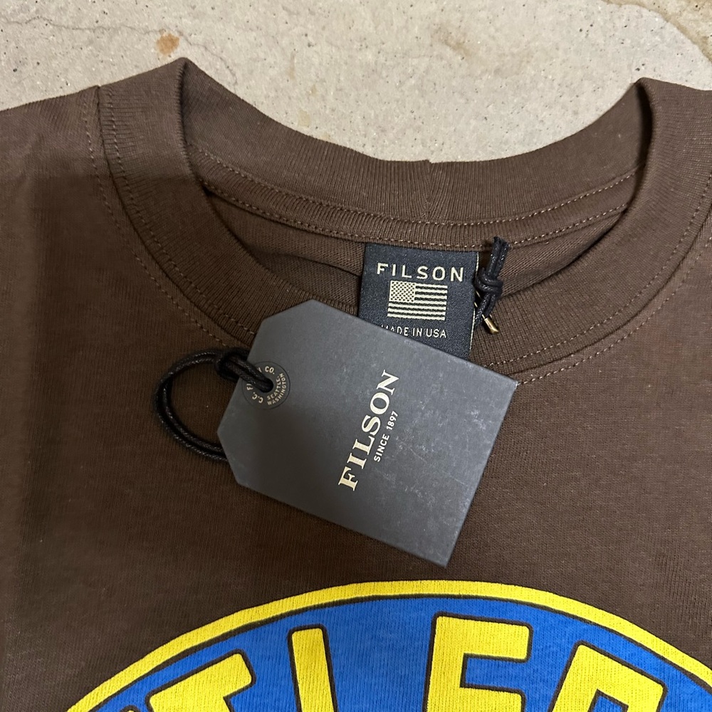 NWT Filson Pioneer Graphic T Shirt Brown God Bless Our Dogs Brown Blue Outdoors - Picture 3 of 3